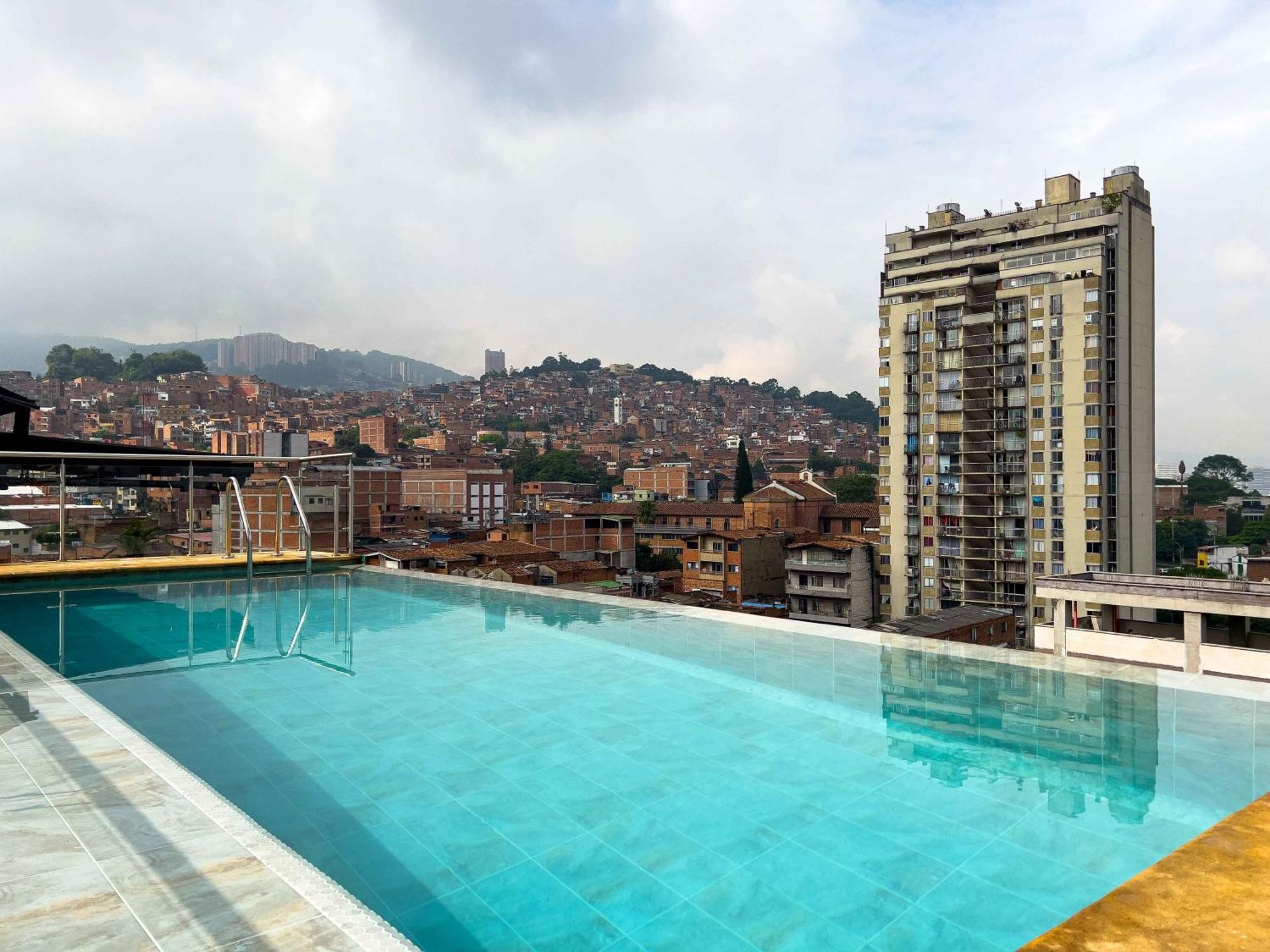 Apartahotel Medellín Esterno foto