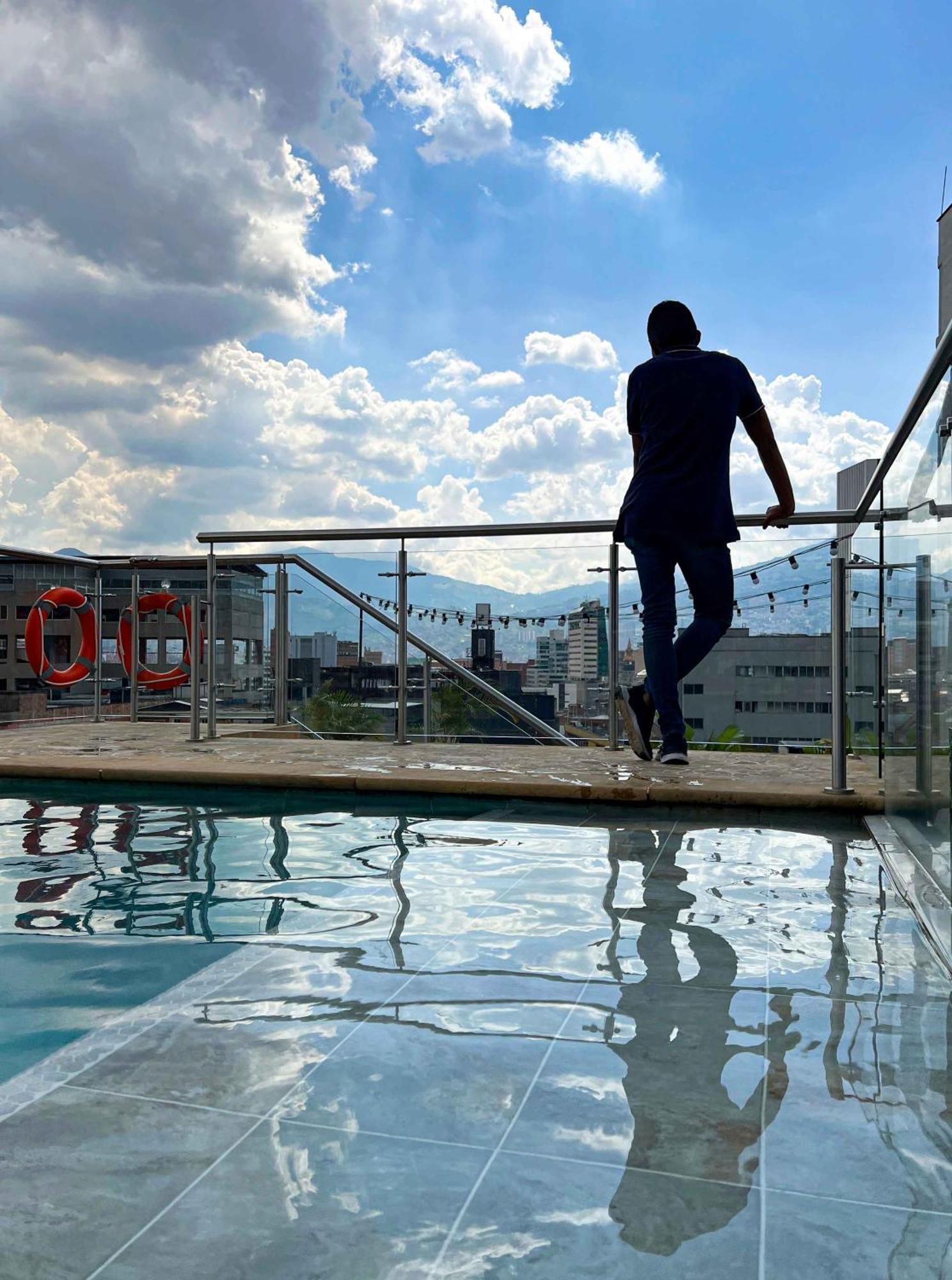Apartahotel Medellín Esterno foto